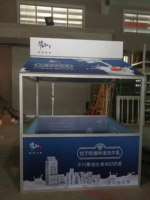 方柱+灯箱型材+卡布条