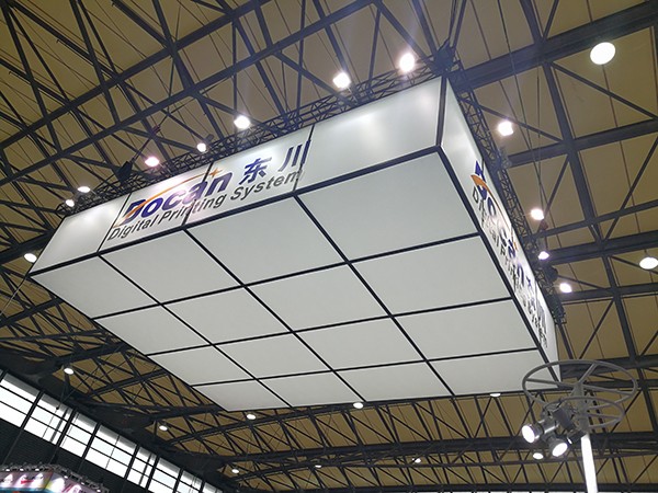 五面体吊顶灯箱